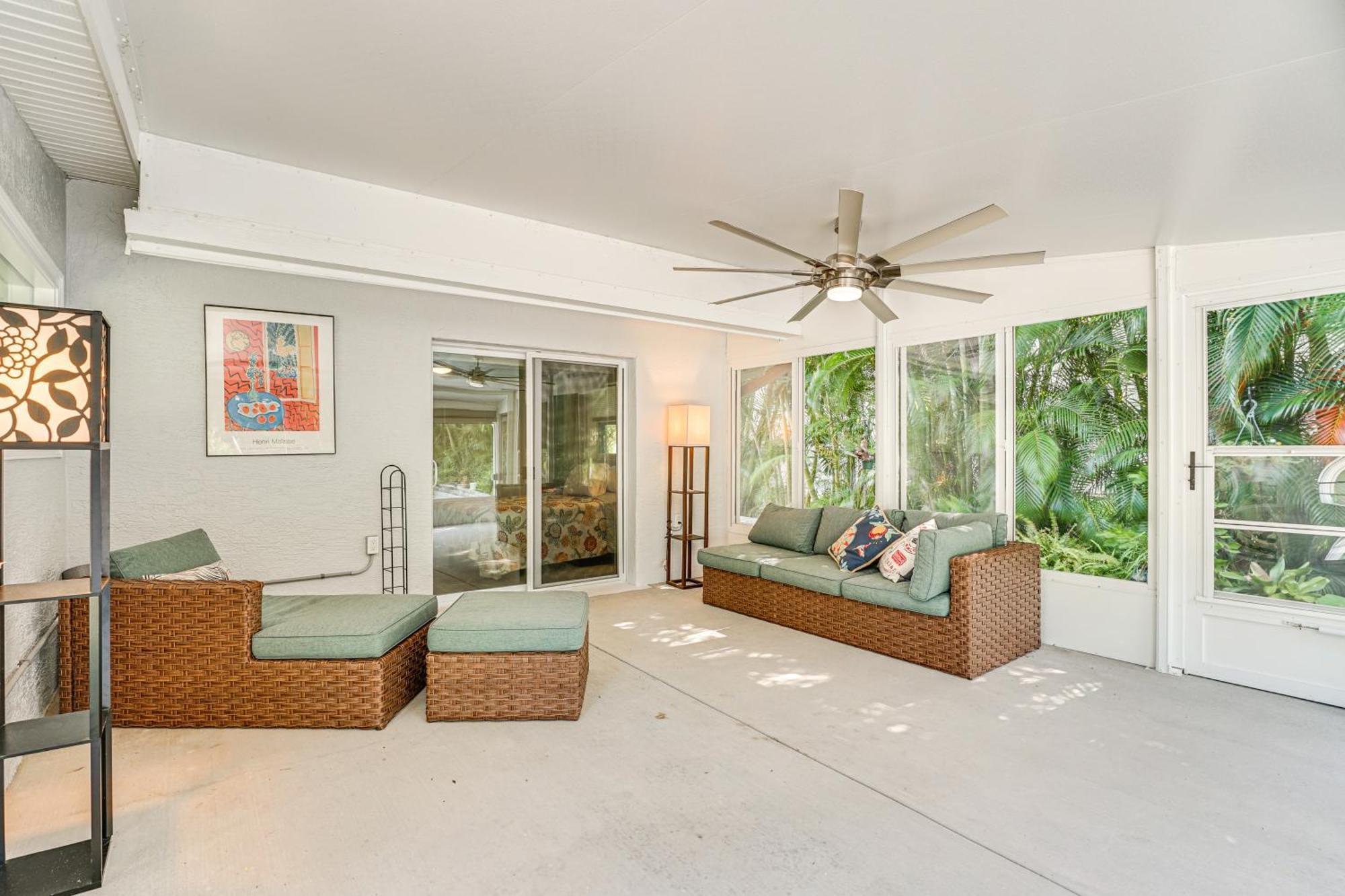 Bright Cape Coral Home With Patio Walk To Beach! 외부 사진